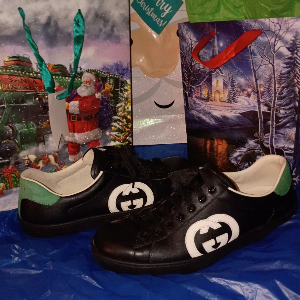 Gucci Black and Green Leather Sneakers - Picture 2 of 7